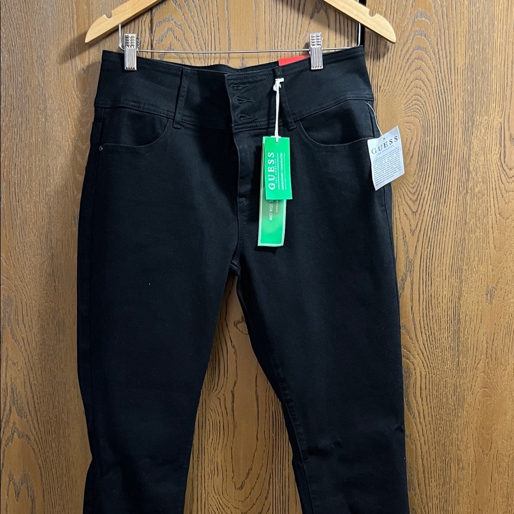 GUESS Women's Classic Black Skinny Jeans